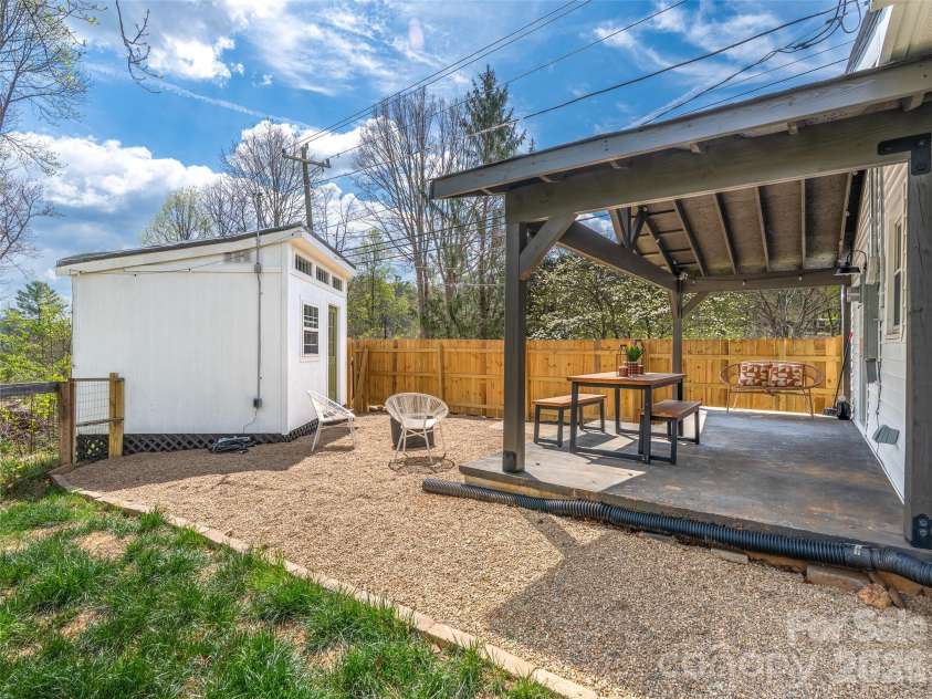 124 Concord Road, Asheville, NC 28803.  MLS# CAR4368068, YatesRealty ID 10883. 