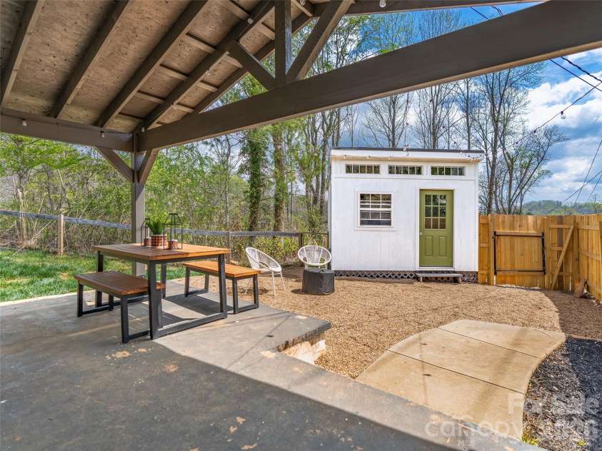 124 Concord Road, Asheville, NC 28803.  MLS# CAR4368068, YatesRealty ID 10883. 
