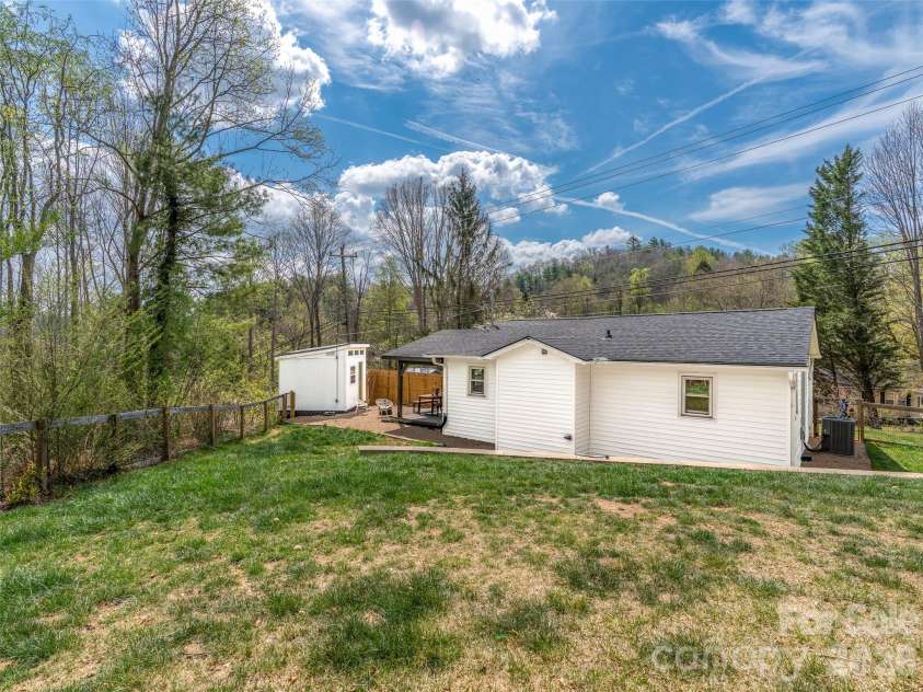 124 Concord Road, Asheville, NC 28803.  MLS# CAR4368068, YatesRealty ID 10883. 