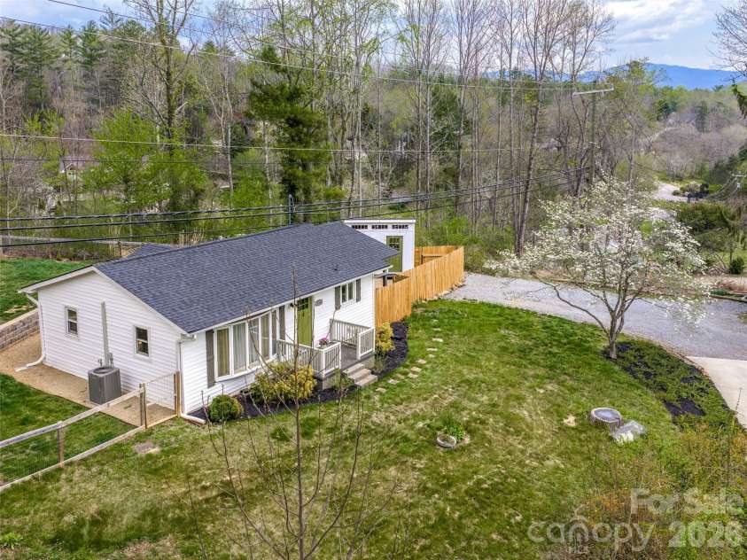 124 Concord Road, Asheville, NC 28803.  MLS# CAR4368068, YatesRealty ID 10883. 