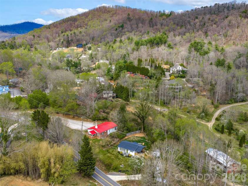 124 Concord Road, Asheville, NC 28803.  MLS# CAR4368068, YatesRealty ID 10883. 