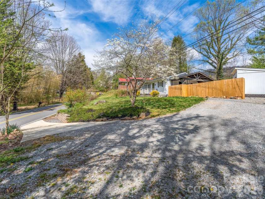 124 Concord Road, Asheville, NC 28803.  MLS# CAR4368068, YatesRealty ID 10883. 