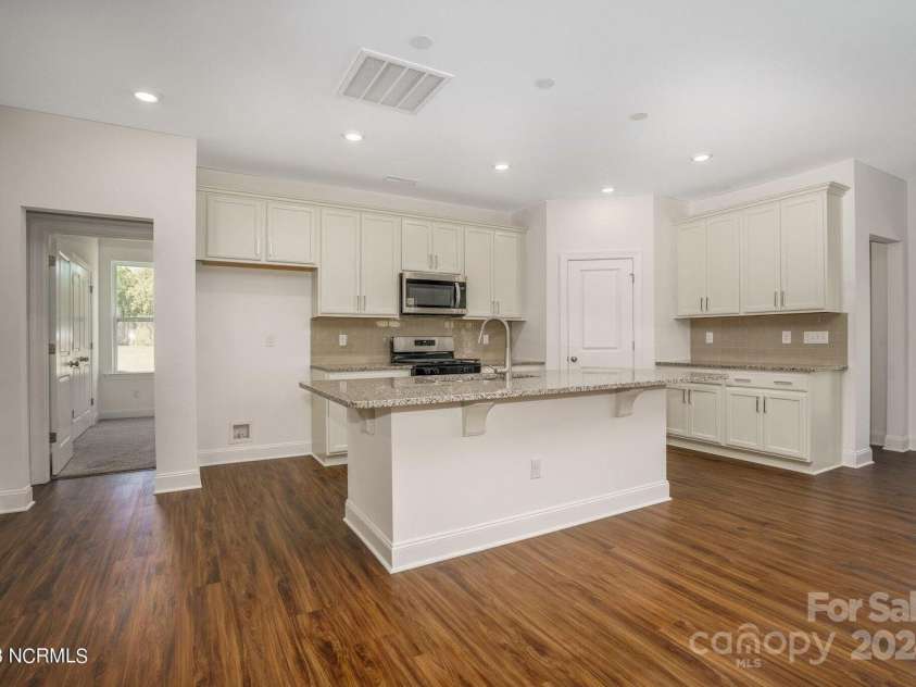 257 Donsdale Drive, Statesville, NC 28625.  MLS# CAR4208200, YatesRealty ID 10883. 