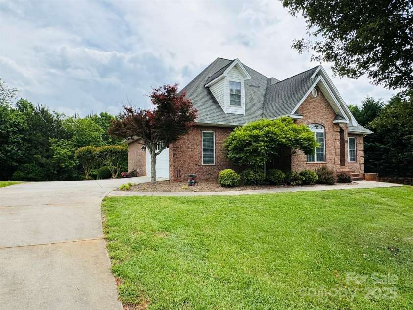 5518 Land Harbour Drive, Granite Falls, NC 28630.  MLS# CAR4254708, YatesRealty ID 10884. 