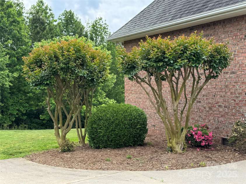 5518 Land Harbour Drive, Granite Falls, NC 28630.  MLS# CAR4254708, YatesRealty ID 10884. 