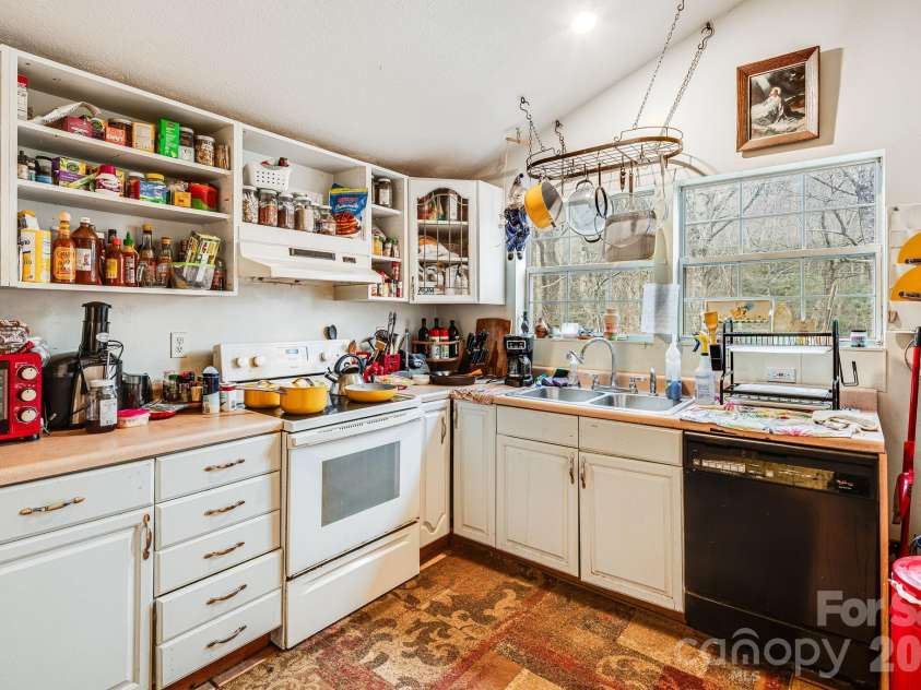 55 Heavenly Lane, Fairview, NC 28730.  MLS# CAR4341248, YatesRealty ID 10885. 