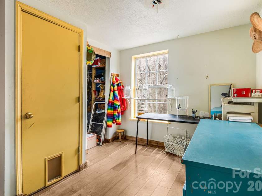 55 Heavenly Lane, Fairview, NC 28730.  MLS# CAR4341248, YatesRealty ID 10885. Living space inside front door