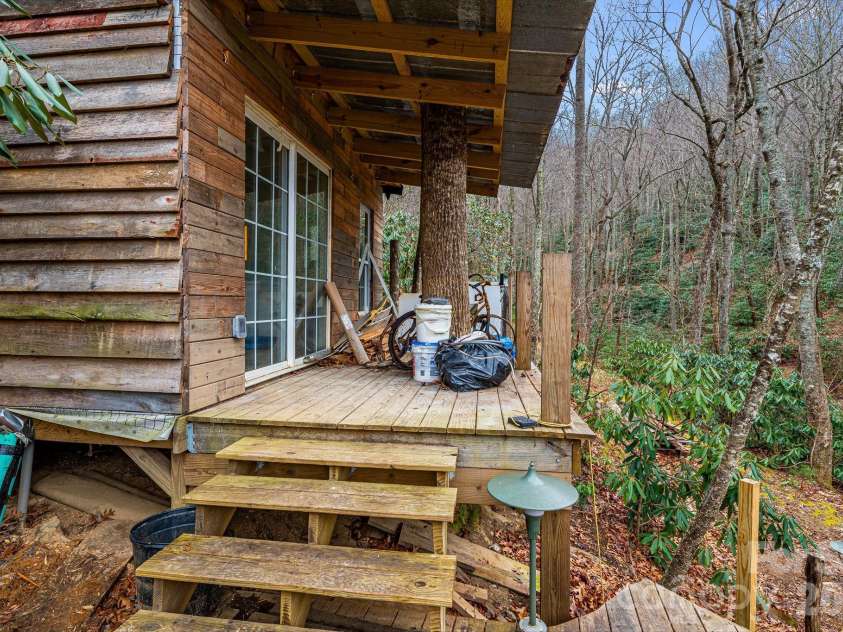 55 Heavenly Lane, Fairview, NC 28730.  MLS# CAR4341248, YatesRealty ID 10885. Treehouse