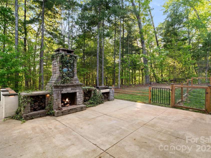 8 Clover Ridge Lane, Leicester, NC 28748.  MLS# CAR4247209, YatesRealty ID 10885. Fired up for entertaining or your private getaway
