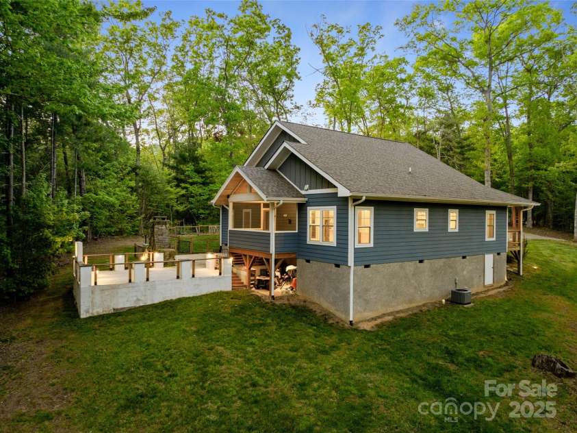 8 Clover Ridge Lane, Leicester, NC 28748.  MLS# CAR4247209, YatesRealty ID 10885. Live well - inside and out