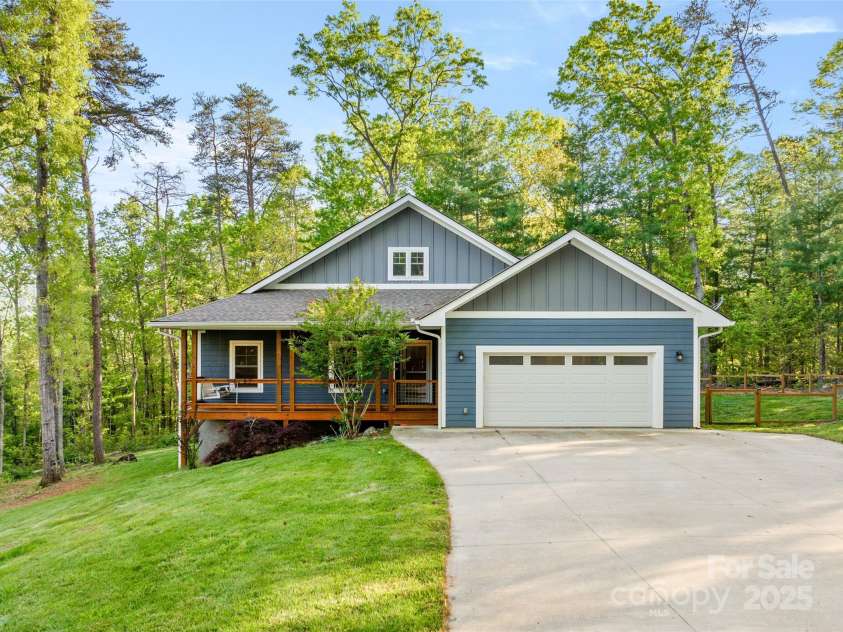 8 Clover Ridge Lane, Leicester, NC 28748.  MLS# CAR4247209, YatesRealty ID 10885. Welcome home to 8 Clover Ridge Lane