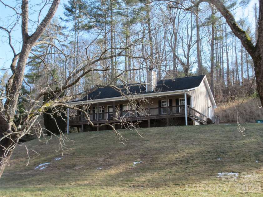 618 Brook Knoll Circle, Weaverville, NC 28787.  MLS# CAR4343829, YatesRealty ID 10888. 