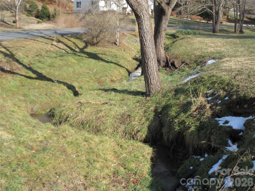 618 Brook Knoll Circle, Weaverville, NC 28787.  MLS# CAR4343829, YatesRealty ID 10888. 