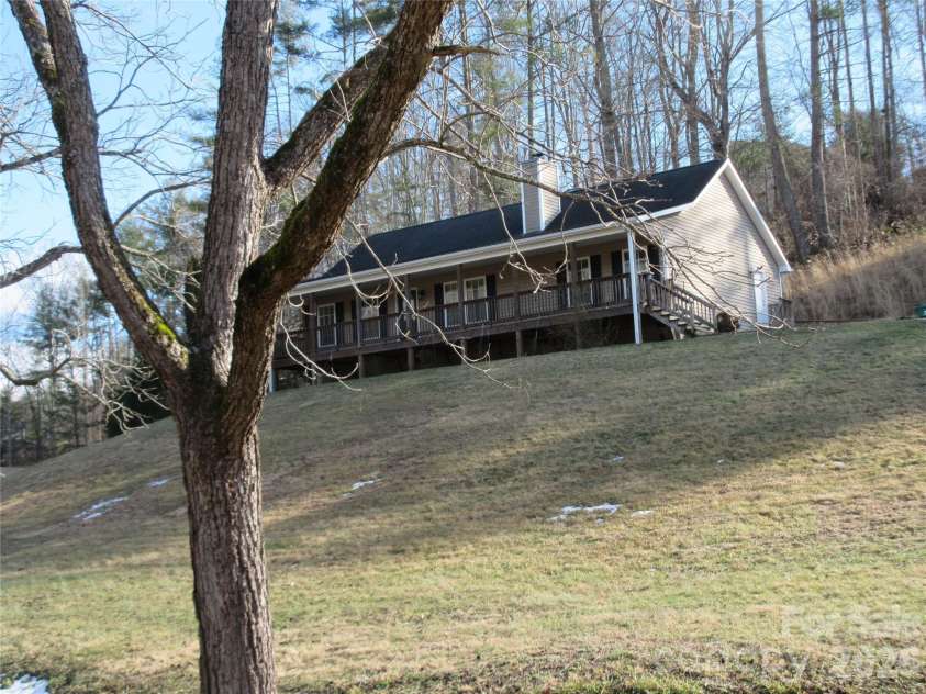 618 Brook Knoll Circle, Weaverville, NC 28787.  MLS# CAR4343829, YatesRealty ID 10888. 