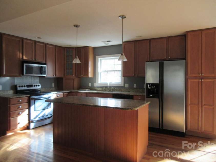 618 Brook Knoll Circle, Weaverville, NC 28787.  MLS# CAR4343829, YatesRealty ID 10888. 