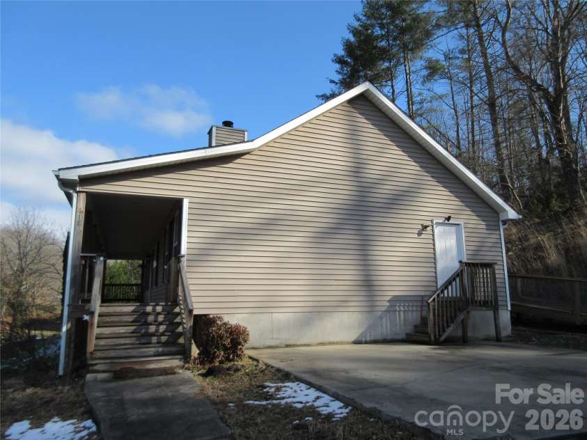 618 Brook Knoll Circle, Weaverville, NC 28787.  MLS# CAR4343829, YatesRealty ID 10888. 