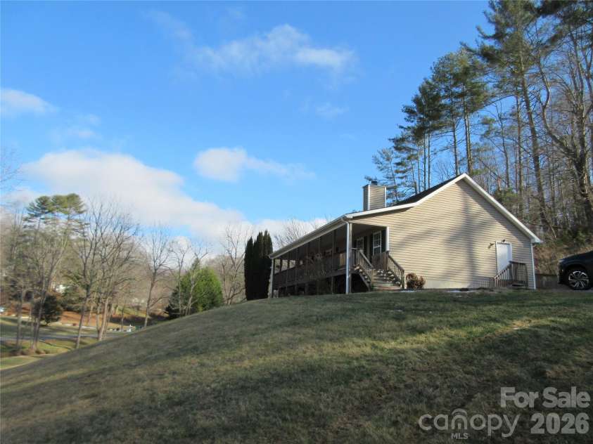618 Brook Knoll Circle, Weaverville, NC 28787.  MLS# CAR4343829, YatesRealty ID 10888. 