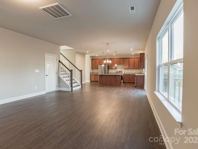 4176 River Run Circle, Hickory, NC 28602.  MLS# CAR4245676, YatesRealty ID 10889. 