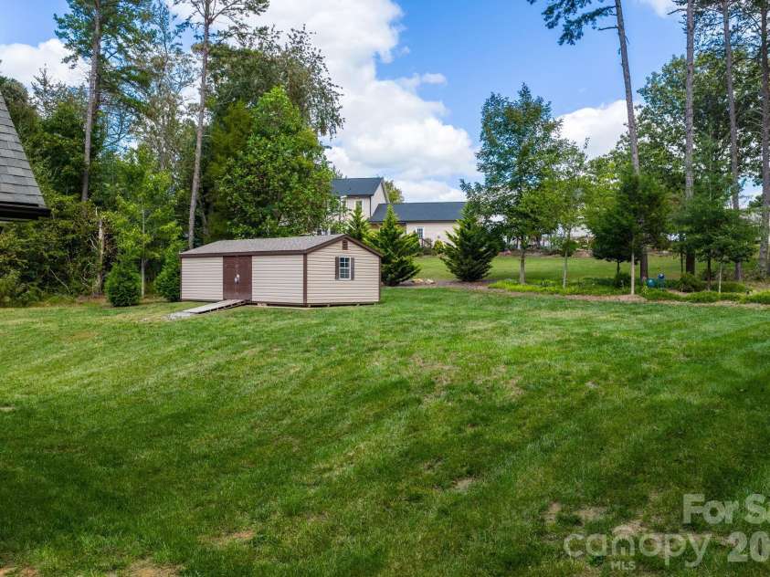 4850 Woodwinds Drive, Hickory, NC 28601.  MLS# CAR4354576, YatesRealty ID 10889. 
