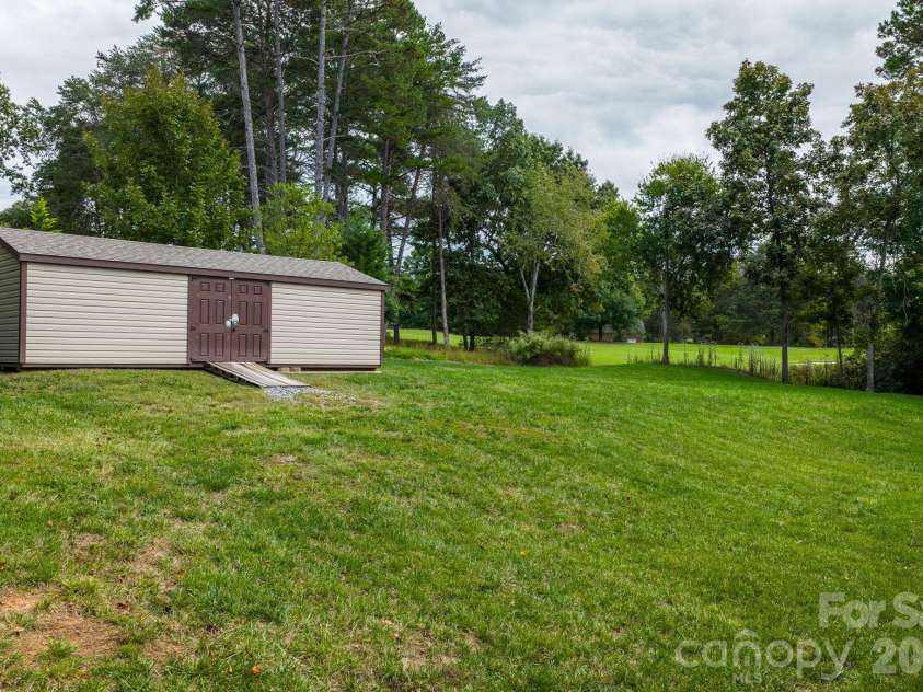 4850 Woodwinds Drive, Hickory, NC 28601.  MLS# CAR4354576, YatesRealty ID 10889. 