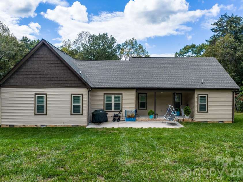 4850 Woodwinds Drive, Hickory, NC 28601.  MLS# CAR4354576, YatesRealty ID 10889. 