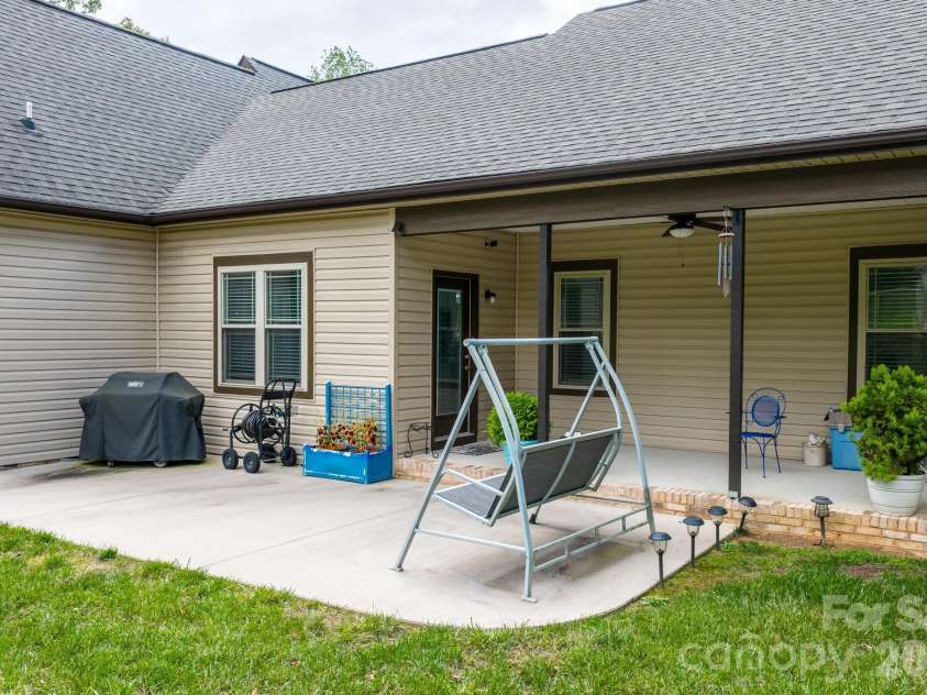 4850 Woodwinds Drive, Hickory, NC 28601.  MLS# CAR4354576, YatesRealty ID 10889. 