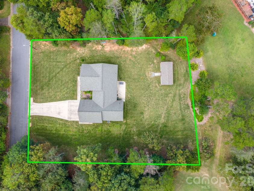 4850 Woodwinds Drive, Hickory, NC 28601.  MLS# CAR4354576, YatesRealty ID 10889. 