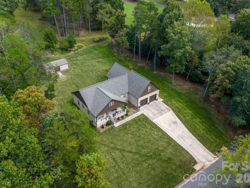 4850 Woodwinds Drive, Hickory, NC 28601.  MLS# CAR4354576, YatesRealty ID 10889. 