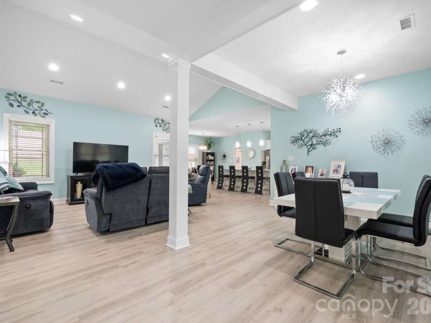 4850 Woodwinds Drive, Hickory, NC 28601.  MLS# CAR4354576, YatesRealty ID 10889. 