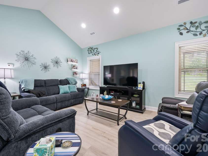 4850 Woodwinds Drive, Hickory, NC 28601.  MLS# CAR4354576, YatesRealty ID 10889. 