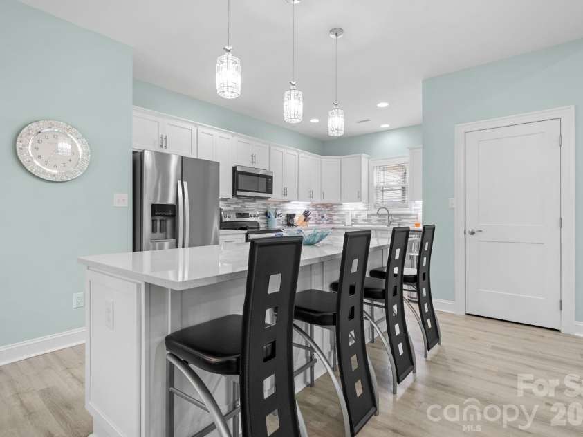 4850 Woodwinds Drive, Hickory, NC 28601.  MLS# CAR4354576, YatesRealty ID 10889. 