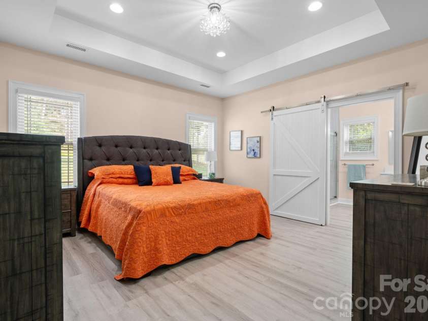 4850 Woodwinds Drive, Hickory, NC 28601.  MLS# CAR4354576, YatesRealty ID 10889. 