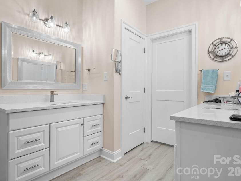 4850 Woodwinds Drive, Hickory, NC 28601.  MLS# CAR4354576, YatesRealty ID 10889. 