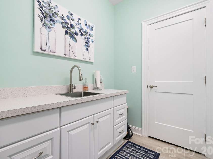 4850 Woodwinds Drive, Hickory, NC 28601.  MLS# CAR4354576, YatesRealty ID 10889. 