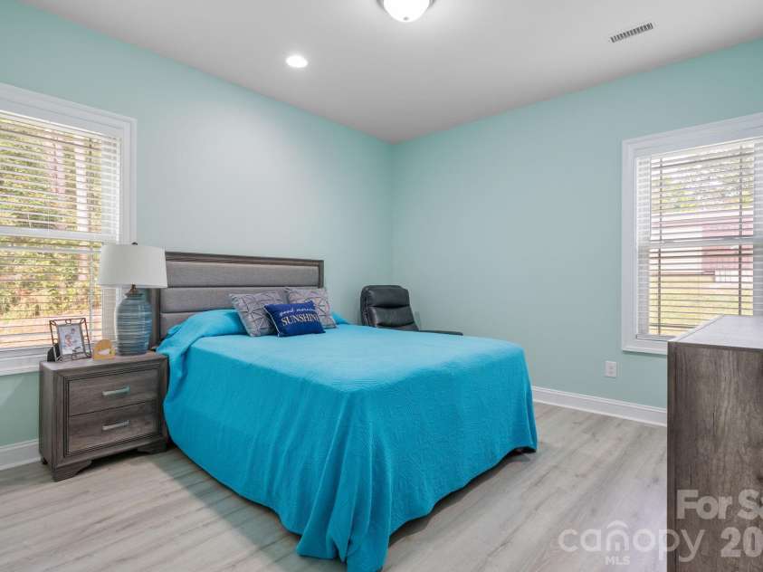 4850 Woodwinds Drive, Hickory, NC 28601.  MLS# CAR4354576, YatesRealty ID 10889. 