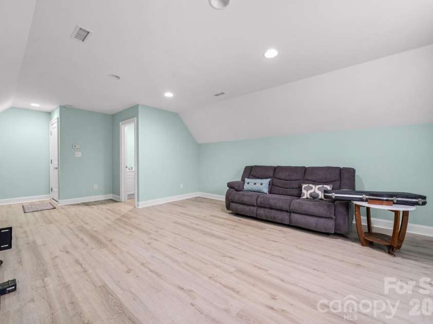 4850 Woodwinds Drive, Hickory, NC 28601.  MLS# CAR4354576, YatesRealty ID 10889. 
