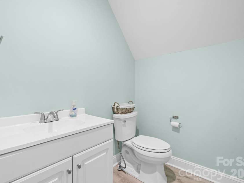 4850 Woodwinds Drive, Hickory, NC 28601.  MLS# CAR4354576, YatesRealty ID 10889. 
