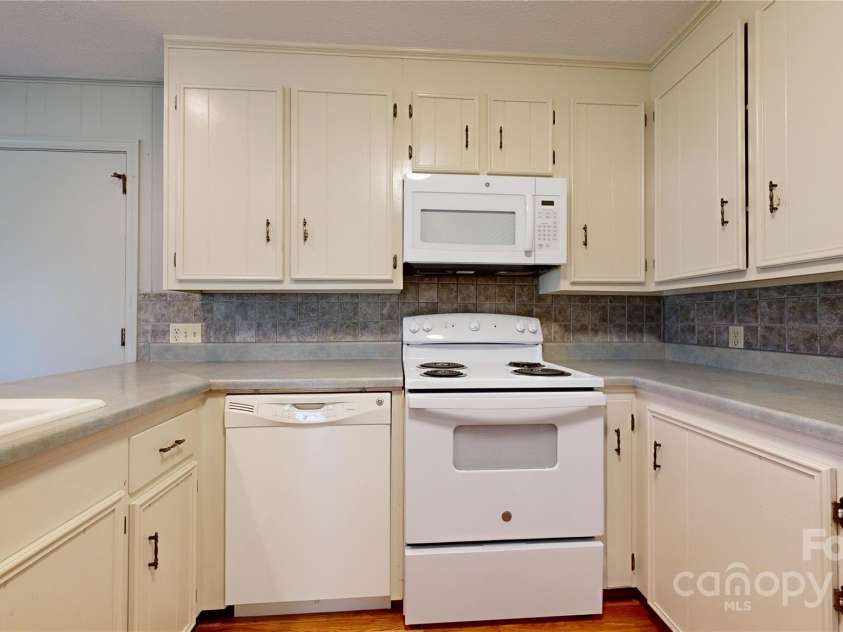 12 Moland Drive, Etowah, NC 28729.  MLS# CAR4198247, YatesRealty ID 1089. 