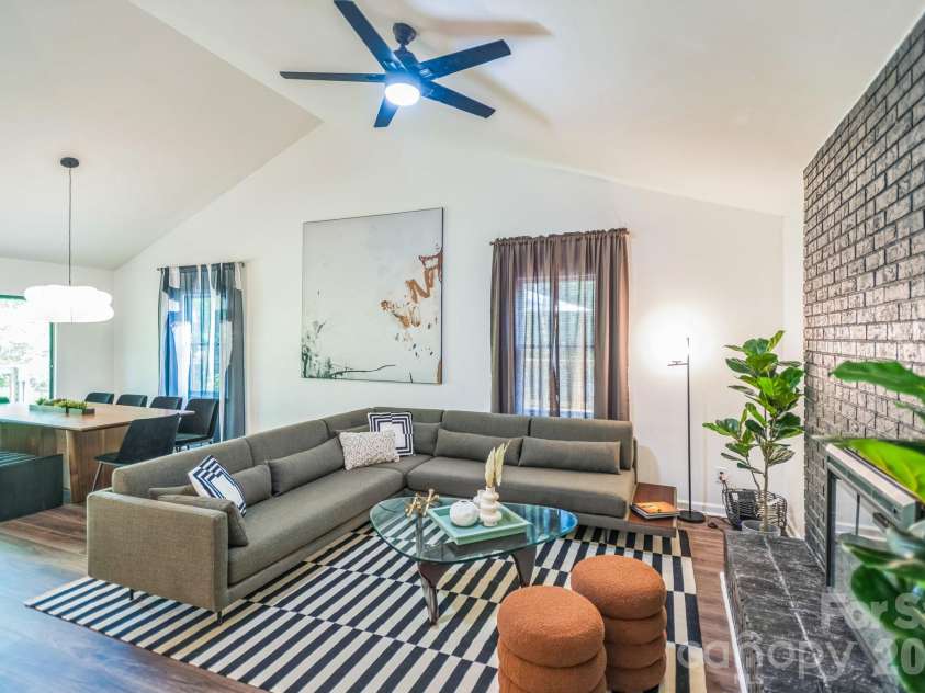 52 Reynolda Drive, Asheville, NC 28803.  MLS# CAR4335332, YatesRealty ID 1089. 