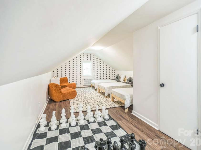 52 Reynolda Drive, Asheville, NC 28803.  MLS# CAR4335332, YatesRealty ID 1089. 