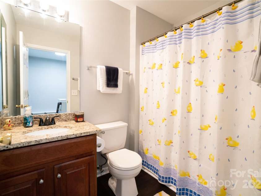 9511 Lina Ardrey Lane, Charlotte, NC 28277.  MLS# CAR4269974, YatesRealty ID 1089. 2nd full bath on 3rd floor