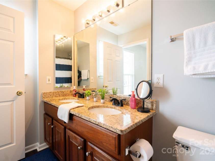 9511 Lina Ardrey Lane, Charlotte, NC 28277.  MLS# CAR4269974, YatesRealty ID 1089. Ensuite primary bathroom