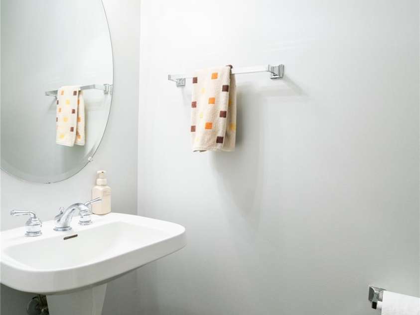 9511 Lina Ardrey Lane, Charlotte, NC 28277.  MLS# CAR4269974, YatesRealty ID 1089. Half bath, main level