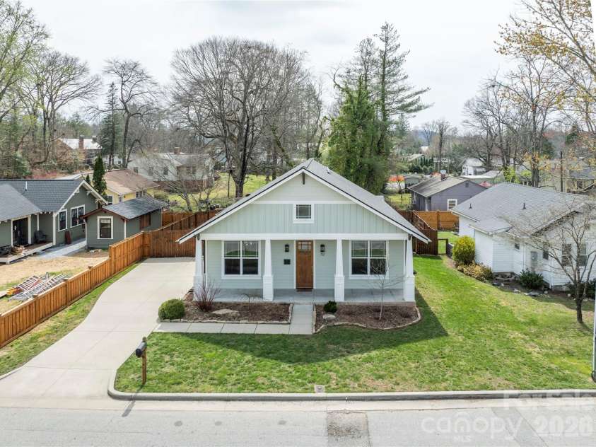 112 Jordan Street, Brevard, NC 28712.  MLS# CAR4361058, YatesRealty ID 10890. 
