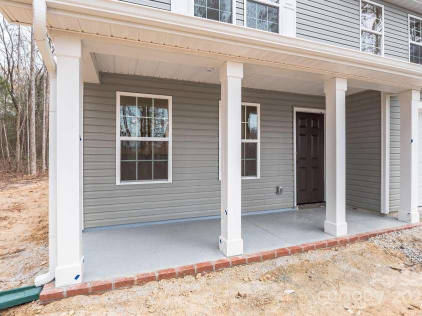 4149 River Run Circle, Hickory, NC 28602.  MLS# CAR4246977, YatesRealty ID 10890. 