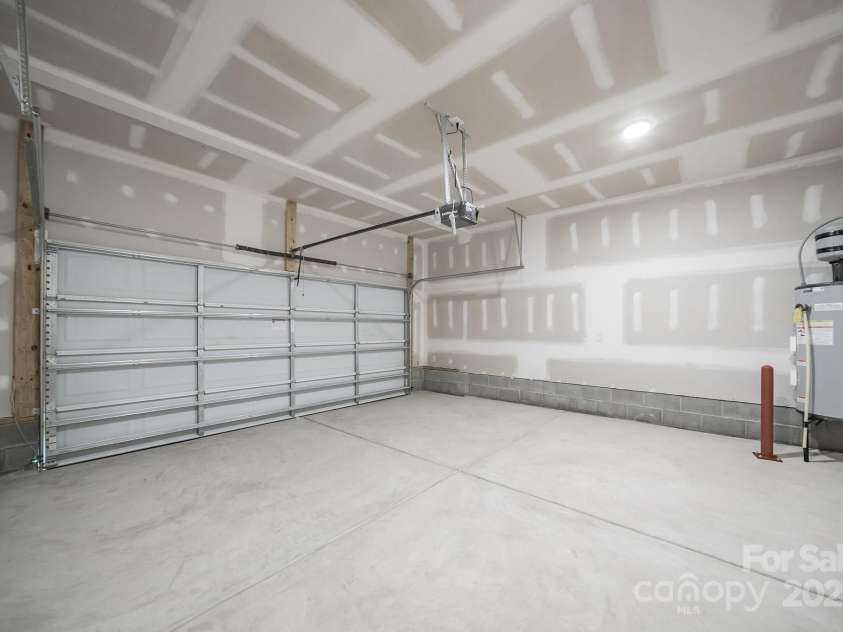 4149 River Run Circle, Hickory, NC 28602.  MLS# CAR4246977, YatesRealty ID 10890. 