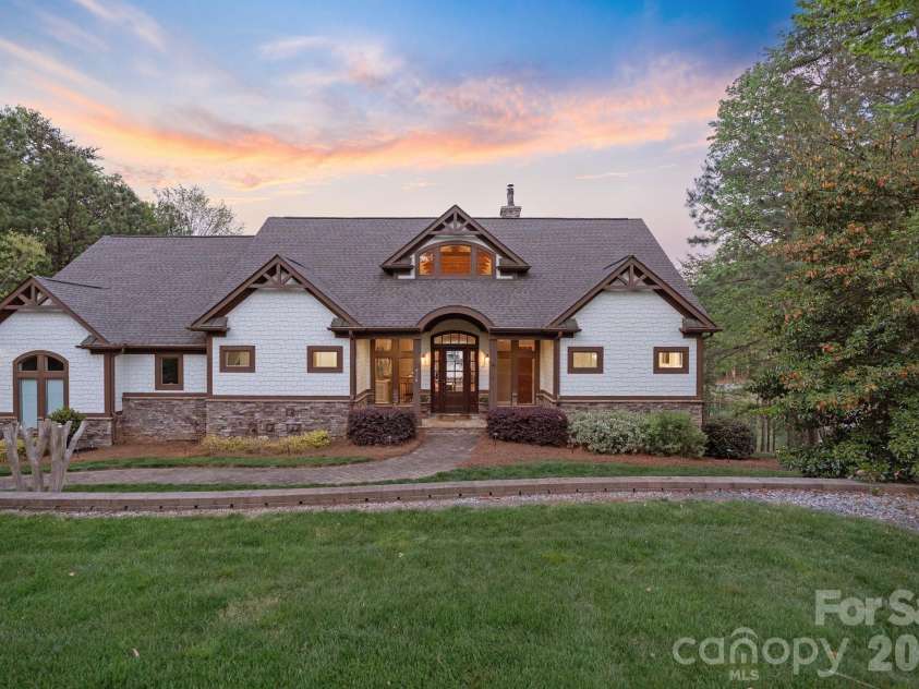 9116 Thackery Lane, Sherrills Ford, NC 28673.  MLS# CAR4368566, YatesRealty ID 10894. 
