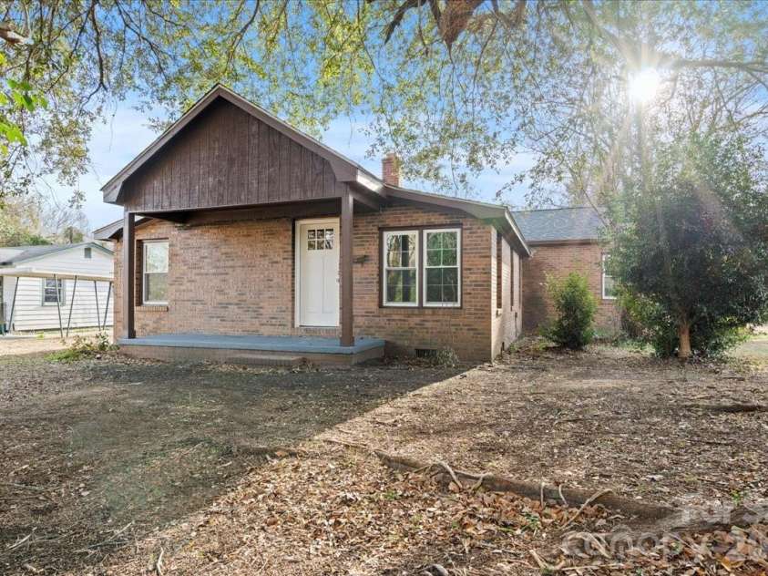 32 Roddy Street, Cheraw, SC 29520.  MLS# CAR4342880, YatesRealty ID 10895. 