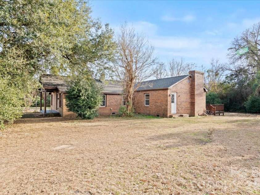 32 Roddy Street, Cheraw, SC 29520.  MLS# CAR4342880, YatesRealty ID 10895. 