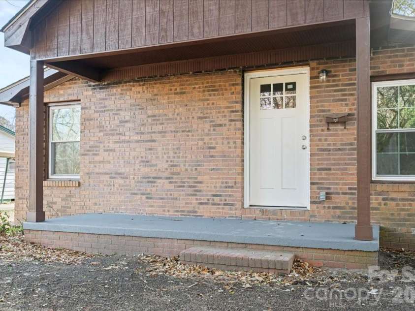 32 Roddy Street, Cheraw, SC 29520.  MLS# CAR4342880, YatesRealty ID 10895. 